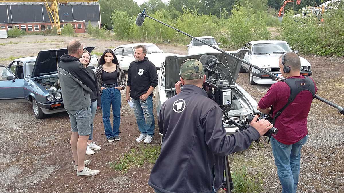 Interviews, Fahrszenen und auch historisches Material wird zu sehen sein. Interviews, Fahrszenen und auch historisches Material wird zu sehen sein.