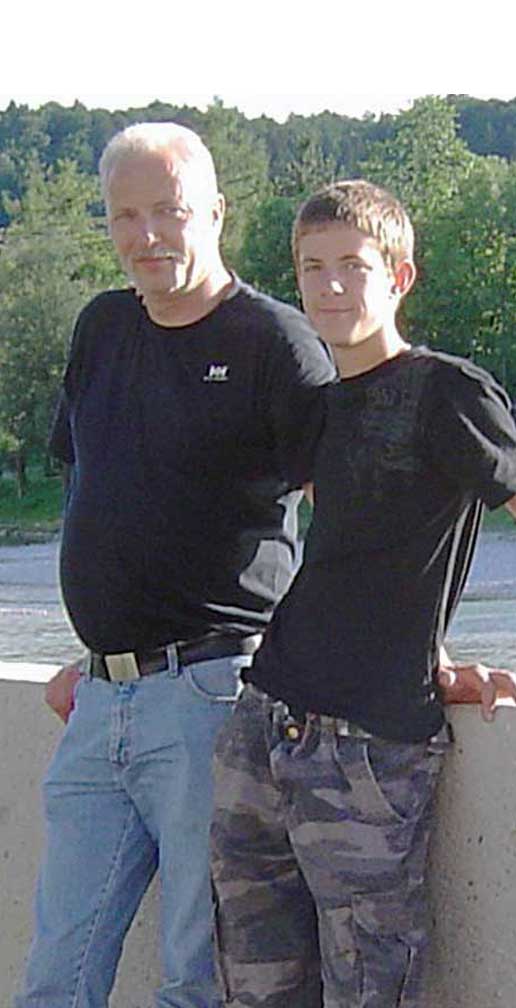 Schon einige Jahre alt ist diese Aufnahme von Dieter mit seinem Ziehsohn Georg Eßer. Schon einige Jahre alt ist diese Aufnahme von Dieter mit seinem Ziehsohn Georg Eßer.