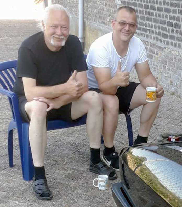 „Hallenkaffee“ mit IG-Freund Frank. „Hallenkaffee“ mit IG-Freund Frank.