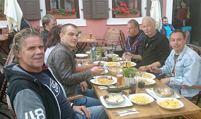 Unterwegs mit den Kumpels der Capri IG Aachener Land. Unterwegs mit den Kumpels der Capri IG Aachener Land.