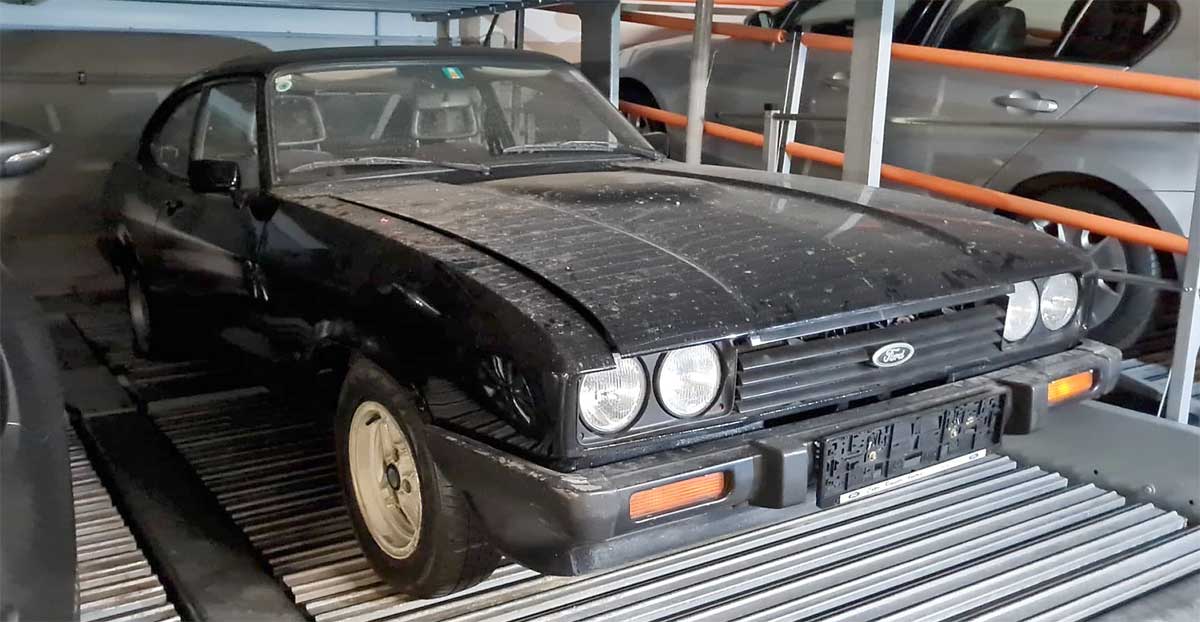 Aufgestapelt in einer Wiener Garage - so verbrachte der III-er viele Jahre. Aufgestapelt in einer Wiener Garage - so verbrachte der III-er viele Jahre.