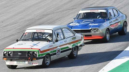 Hier duellieren sich auf der Rennstrecke Papa Christoph im Escort und Onkel Toni junior im Gruppe 2-RS. Hier duellieren sich auf der Rennstrecke Papa Christoph im Escort und Onkel Toni junior im Gruppe 2-RS.