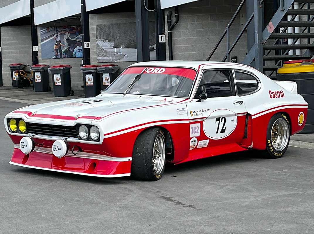 Heidi und Christoph Hänggi vor dem Henry-Ford-Denkmal in Köln. Heidi und Christoph Hänggi vor dem Henry-Ford-Denkmal in Köln.