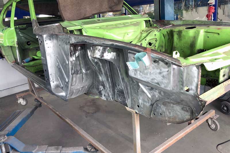 Das Heck - weg. Tilo Rögelein baut Wolfgang Steins Capri konsequent neu auf. Glücklich kann sein, wer die originalen Bleche besitzt - und die Farbe trifft. Es wird wieder Hellgrün 67. Das Heck - weg. Tilo Rögelein baut Wolfgang Steins Capri konsequent neu auf. Glücklich kann sein, wer die originalen Bleche besitzt - und die Farbe trifft. Es wird wieder Hellgrün 67.