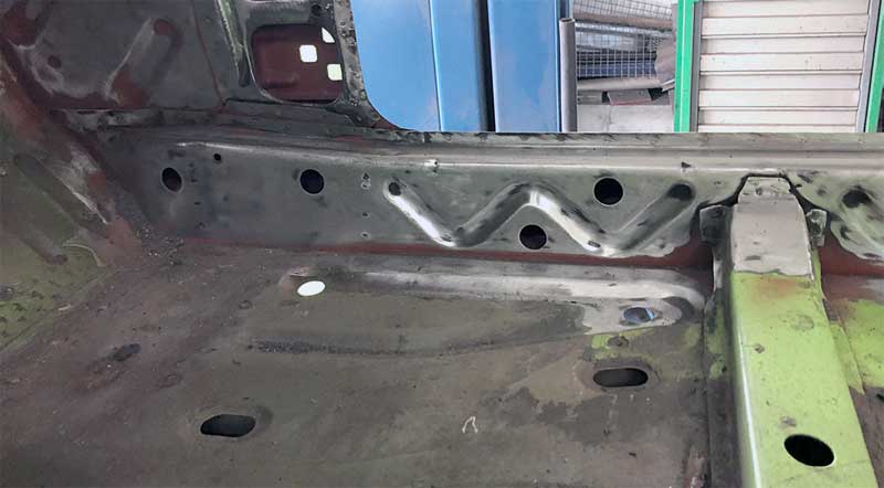 Das Heck - weg. Tilo Rögelein baut Wolfgang Steins Capri konsequent neu auf. Glücklich kann sein, wer die originalen Bleche besitzt - und die Farbe trifft. Es wird wieder Hellgrün 67. Das Heck - weg. Tilo Rögelein baut Wolfgang Steins Capri konsequent neu auf. Glücklich kann sein, wer die originalen Bleche besitzt - und die Farbe trifft. Es wird wieder Hellgrün 67.