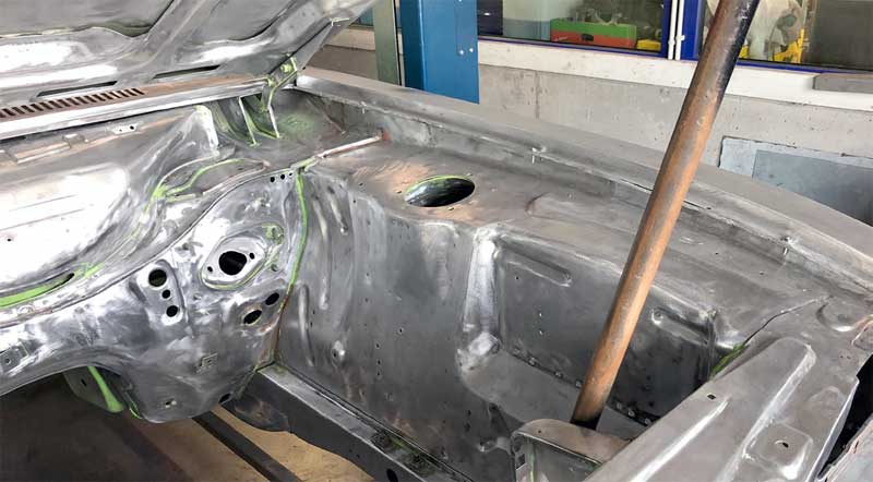 Das Heck - weg. Tilo Rögelein baut Wolfgang Steins Capri konsequent neu auf. Glücklich kann sein, wer die originalen Bleche besitzt - und die Farbe trifft. Es wird wieder Hellgrün 67. Das Heck - weg. Tilo Rögelein baut Wolfgang Steins Capri konsequent neu auf. Glücklich kann sein, wer die originalen Bleche besitzt - und die Farbe trifft. Es wird wieder Hellgrün 67.