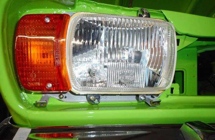 Strahlende Augen beim Entladen - neues „Augenlicht“ für den Capri. Strahlende Augen beim Entladen - neues „Augenlicht“ für den Capri.