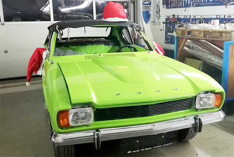 „Frohes Fest“, mit aufgestecktem Vinyldach. „Frohes Fest“, mit aufgestecktem Vinyldach.