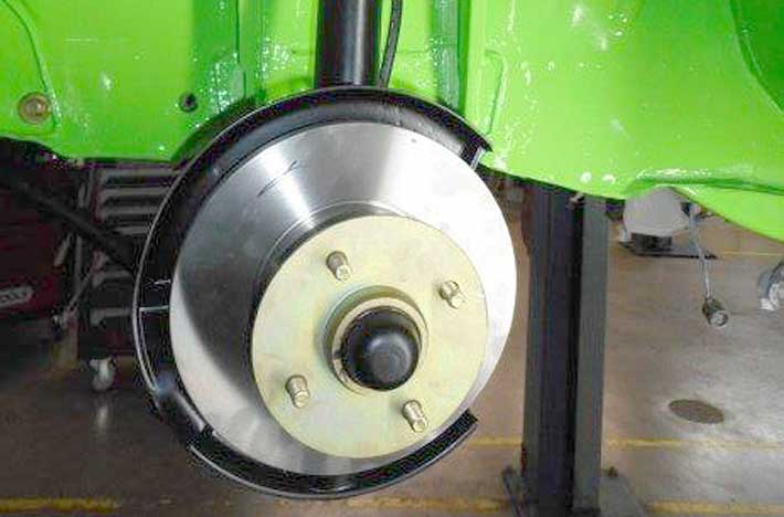 Alles neu - beim Gasgeben und beim Bremsen. Alles neu - beim Gasgeben und beim Bremsen.“ für den Capri.