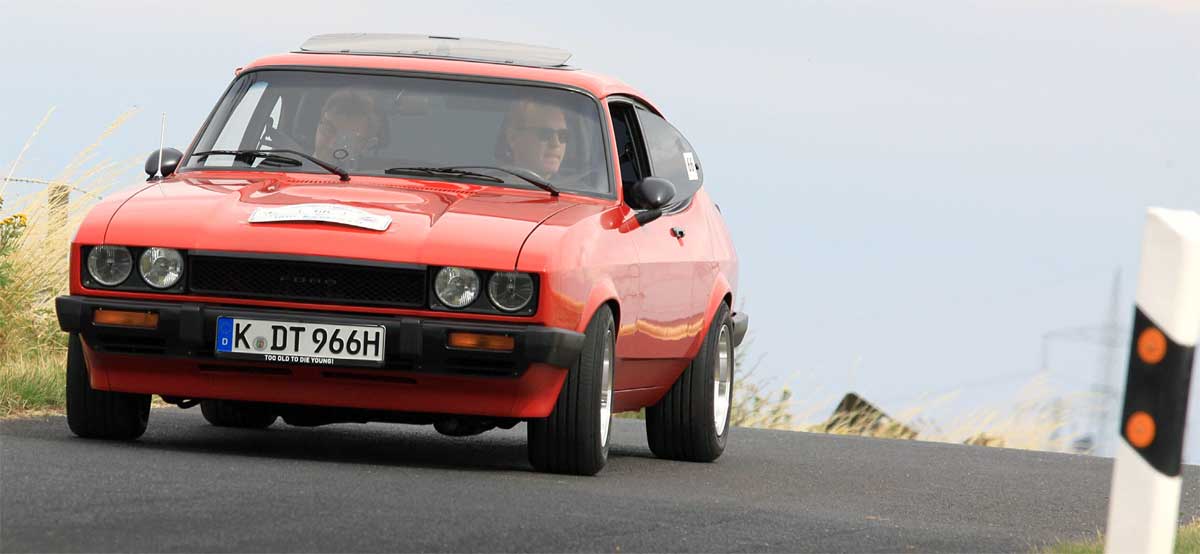 Hier wollte Frau Tillmann nicht einsteigen - das hat sich mittlerweile geändert. Herr Tillmann erzählt uns im Rahmen der Rubrik „Mottenkiste“ seine Capri-Geschichte. Mit tollen Bildern aus Kindertagen. Hier wollte Frau Tillmann nicht einsteigen - das hat sich mittlerweile geändert. Herr Tillmann erzählt uns im Rahmen der Rubrik „Mottenkiste“ seine Capri-Geschichte. Mit tollen Bildern aus Kindertagen.