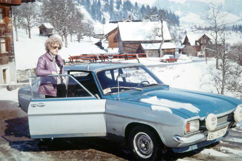 Die rasante Mutter - hier einmal auf der falschen Fahrzeugseite. Die rasante Mutter - hier einmal auf der falschen Fahrzeugseite.