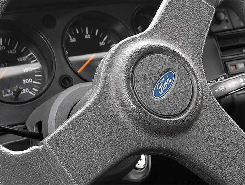 Auch das Armaturenbrett ist ein echter Hingucker. Auch das Armaturenbrett ist ein echter Hingucker.