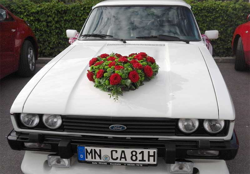 Der Vorbesitzer von Karlheinz Franks 2.8i verkaufte das Auto unter anderem aufgrund der bevorstehenden Heirat. Als Hochzeitsauto sah er seinen Capri dann wieder. Der Vorbesitzer von Karlheinz Franks 2.8i verkaufte das Auto unter anderem aufgrund der bevorstehenden Heirat. Als Hochzeitsauto sah er seinen Capri dann wieder.