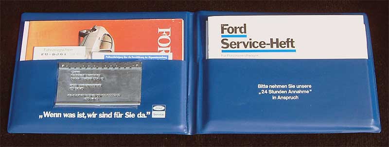 Eine komplett erhaltene Dokumententasche inklusive Metallidentitätskarte ist selten. Eine komplett erhaltene Dokumententasche inklusive Metallidentitätskarte ist selten.