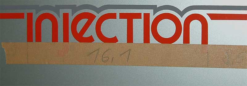 „Ich habe alles genau ausgemessen, damit die Zierstreifen wieder auf den Millimeter aufgeklebt werden konnten. Die Zierstreifen habe ich damals in England bestellt. Natürlich noch einen zweiten Satz, falls mal was ist“, sagt Anja. „Ich habe alles genau ausgemessen, damit die Zierstreifen wieder auf den Millimeter aufgeklebt werden konnten. Die Zierstreifen habe ich damals in England bestellt. Natürlich noch einen zweiten Satz, falls mal was ist“, sagt Anja.