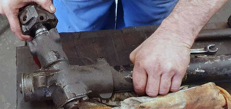 Das Revidieren der Servolenkung ist das Thema des Workshops im August. Das Revidieren der Servolenkung ist das Thema des Workshops im August.