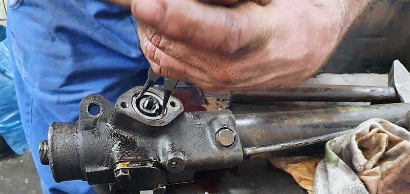 Das Revidieren der Servolenkung ist das Thema des Workshops im August. Das Revidieren der Servolenkung ist das Thema des Workshops im August.