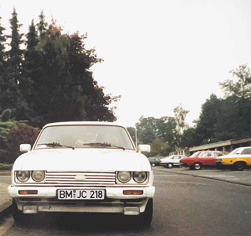 Aus dem Fotoalbum der Mands: der weiße ist ein 2.8i von 1981. Aus dem Fotoalbum der Mands: der weiße ist ein 2.8i von 1981.
