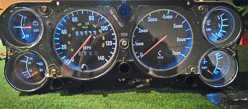 Erstes Probeleuchten der Armaturen vor dem Einbau. Erstes Probeleuchten der Armaturen vor dem Einbau.