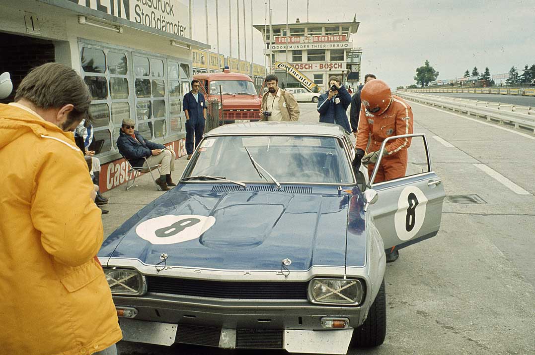 Europameisterschaft der Tourenwagen, 6-Stunden-Rennen Nürburgring. Boxenstopp mit Fahrerwechsel bei Startnummer 8 (Stommelen/Aaltonen). Europameisterschaft der Tourenwagen, 6-Stunden-Rennen Nürburgring. Boxenstopp mit Fahrerwechsel bei Startnummer 8 (Stommelen/Aaltonen).