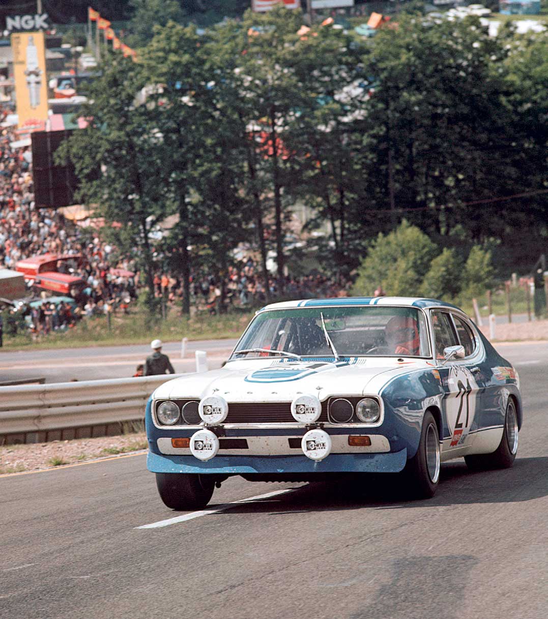 Ab Mitte der Saison 1971, beginnend mit dem 24-Stunden-Rennen in Spa Francorchamps, gab es ein neues Erscheinungsbild. Der zweite Werkscapri mit Mass/Birrell in blau-weißer Lackierung und unterem breiten weißen Streifen. Ab Mitte der Saison 1971, beginnend mit dem 24-Stunden-Rennen in Spa Francorchamps, gab es ein neues Erscheinungsbild. Der zweite Werkscapri mit Mass/Birrell in blau-weißer Lackierung und unterem breiten weißen Streifen.