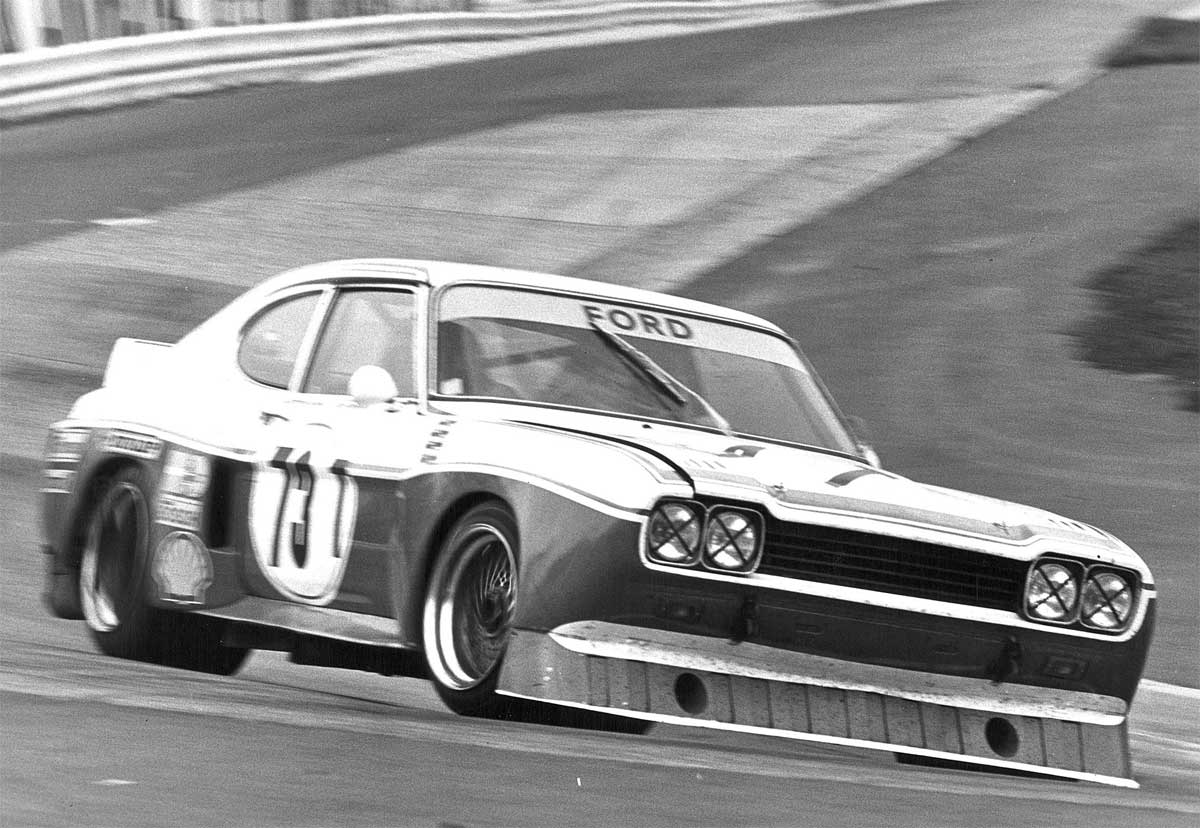1974. Ford fährt ab jetzt mit einem Capri, der nicht mehr dem aktuellen Modell entspricht. Zu Saisonbeginn hat das Auto schmale hintere Verbreiterungen und Seitenschweller. Im Bild: Marken Weltmeisterschaft 1000 Kilometer Nürburgring, am Steuer der Startnummer 73 T Glemser/Hezemans. 1974. Ford fährt ab jetzt mit einem Capri, der nicht mehr dem aktuellen Modell entspricht. Zu Saisonbeginn hat das Auto schmale hintere Verbreiterungen und Seitenschweller. Im Bild: Marken Weltmeisterschaft 1000 Kilometer Nürburgring, am Steuer der Startnummer 73 T Glemser/Hezemans.