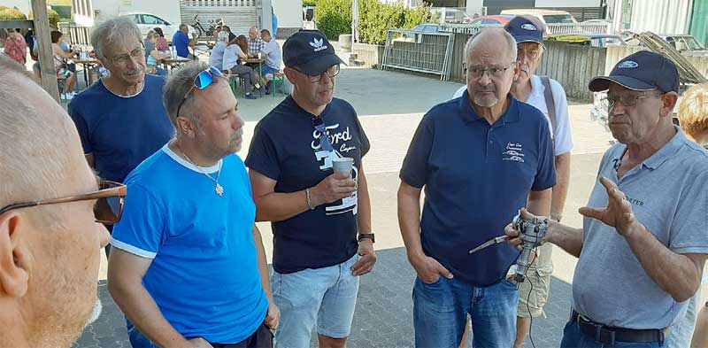 Dieter Johannes (rechts) führte durch das Thema. Dieter Johannes (rechts) führte durch das Thema.