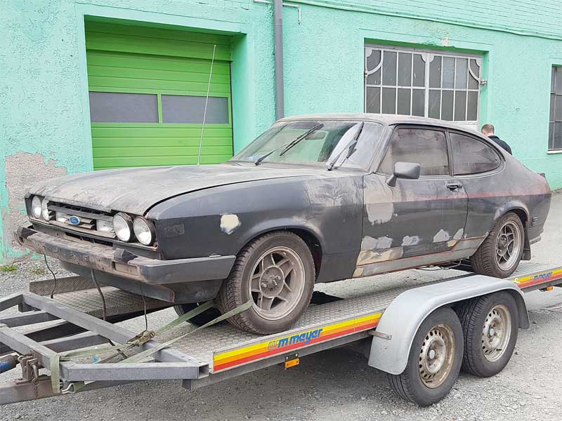 Zwei Jahrzehnte nach dem ersten Kontakt holte Alexander Heinz diesen Capri
von der Hebebühne. Zwei Jahrzehnte nach dem ersten Kontakt holte Alexander Heinz diesen Capri
von der Hebebühne.
