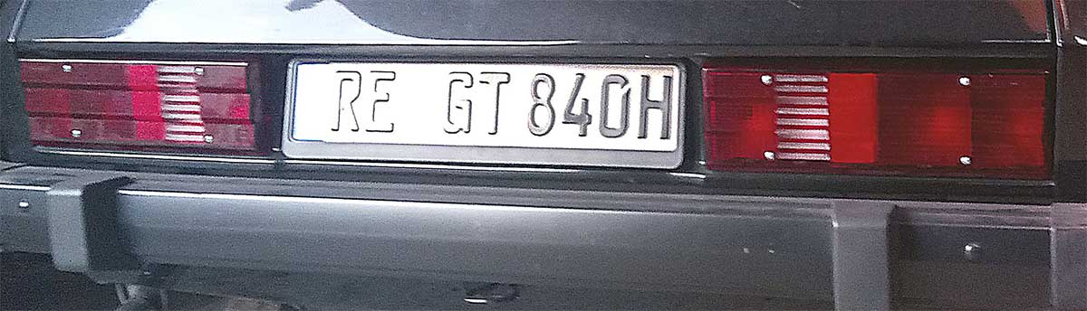 Die farblich veränderten Rückleuchten stehen dem schwarzen Capri gut. Die farblich veränderten Rückleuchten stehen dem schwarzen Capri gut.