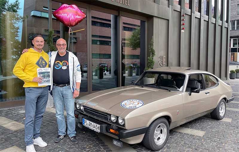 Mit Kussmund, Capri aktuell und Capri zur Rundfahrt in Hamburg: Lüppo Fresemann erlebte an der Seite von Mike von Husen, und ermöglicht von Ehefrau Violetta, einen unvergesslichen Tag. Mit Kussmund, Capri aktuell und Capri zur Rundfahrt in Hamburg: Lüppo Fresemann erlebte an der Seite von Mike von Husen, und ermöglicht von Ehefrau Violetta, einen unvergesslichen Tag.