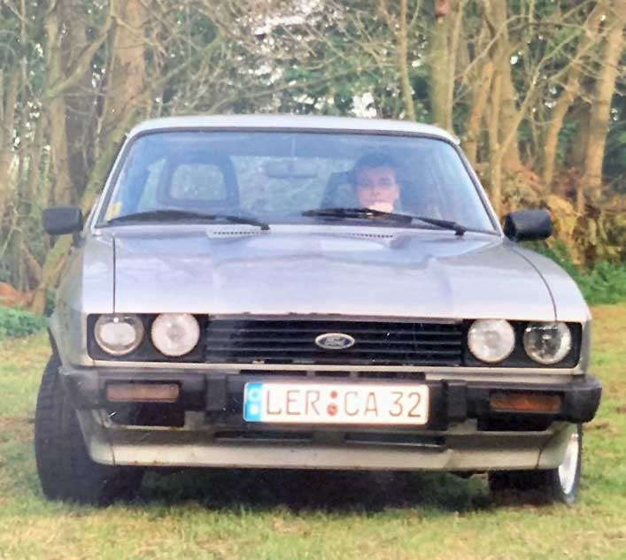 Mit Wolfrace-Felgen ist Mike von Husens Capri ausgestattet, wie auch Lüppo Fresemanns Langnase vor gut 20 Jahren (rechts). Die Bilder kramte das Geburtstagskind gleich nach dem Hamburger Festtag aus der heimischen Fotokiste. Mit Wolfrace-Felgen ist Mike von Husens Capri ausgestattet, wie auch Lüppo Fresemanns Langnase vor gut 20 Jahren (rechts). Die Bilder kramte das Geburtstagskind gleich nach dem Hamburger Festtag aus der heimischen Fotokiste.