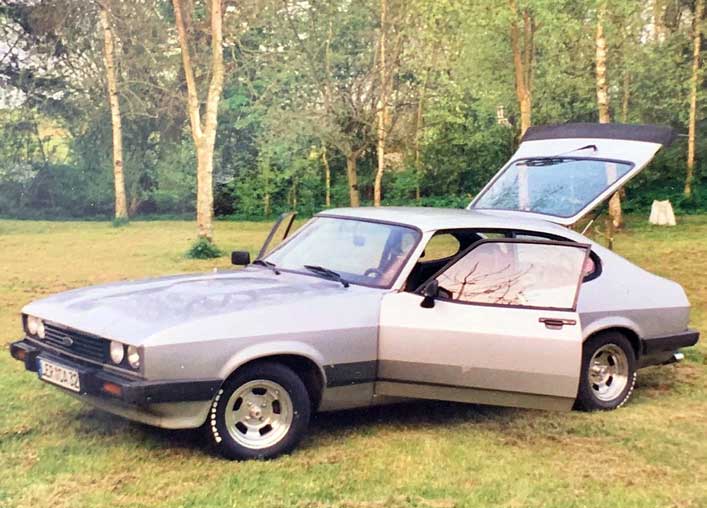 Mit Wolfrace-Felgen ist Mike von Husens Capri ausgestattet, wie auch Lüppo Fresemanns Langnase vor gut 20 Jahren (rechts). Die Bilder kramte das Geburtstagskind gleich nach dem Hamburger Festtag aus der heimischen Fotokiste. Mit Wolfrace-Felgen ist Mike von Husens Capri ausgestattet, wie auch Lüppo Fresemanns Langnase vor gut 20 Jahren (rechts). Die Bilder kramte das Geburtstagskind gleich nach dem Hamburger Festtag aus der heimischen Fotokiste.