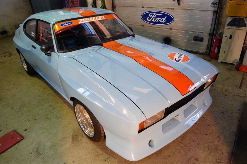 Zentaras erstes Auto war dieser Capri: Ursprünglich trug er Goldmetallic zum braunen Vinyldach, dann weiß-blau, dann rot. Er trug mal Blinker im Grill und Wischer für die Scheinwerfer. Nun kommt er nach erneuter Restaurierung wieder auf die Zielgerade zur Fertigstellung. Diesmal eine Reminiszenz an den Ford GT 40 in Gulf-Optik. Zentaras erstes Auto war dieser Capri: Ursprünglich trug er Goldmetallic zum braunen Vinyldach, dann weiß-blau, dann rot. Er trug mal Blinker im Grill und Wischer für die Scheinwerfer. Nun kommt er nach erneuter Restaurierung wieder auf die Zielgerade zur Fertigstellung. Diesmal eine Reminiszenz an den Ford GT 40 in Gulf-Optik.