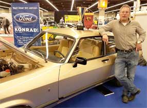 Es war sicherlich auch der perfekte Kontrast aus rustikaler Teilesammlung und Vorzeigeauto, der Georg Klughardt den Pokal für den besten Clubstand der Messe bescherte. Es war sicherlich auch der perfekte Kontrast aus rustikaler Teilesammlung und Vorzeigeauto, der Georg Klughardt den Pokal für den besten Clubstand der Messe bescherte.
